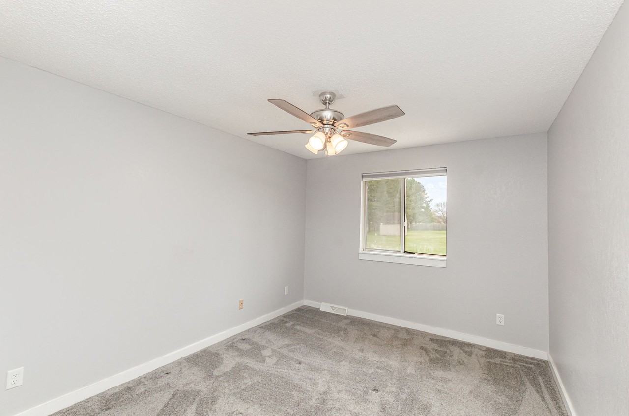 Weiss Street Duplex - Photo 5 of 14