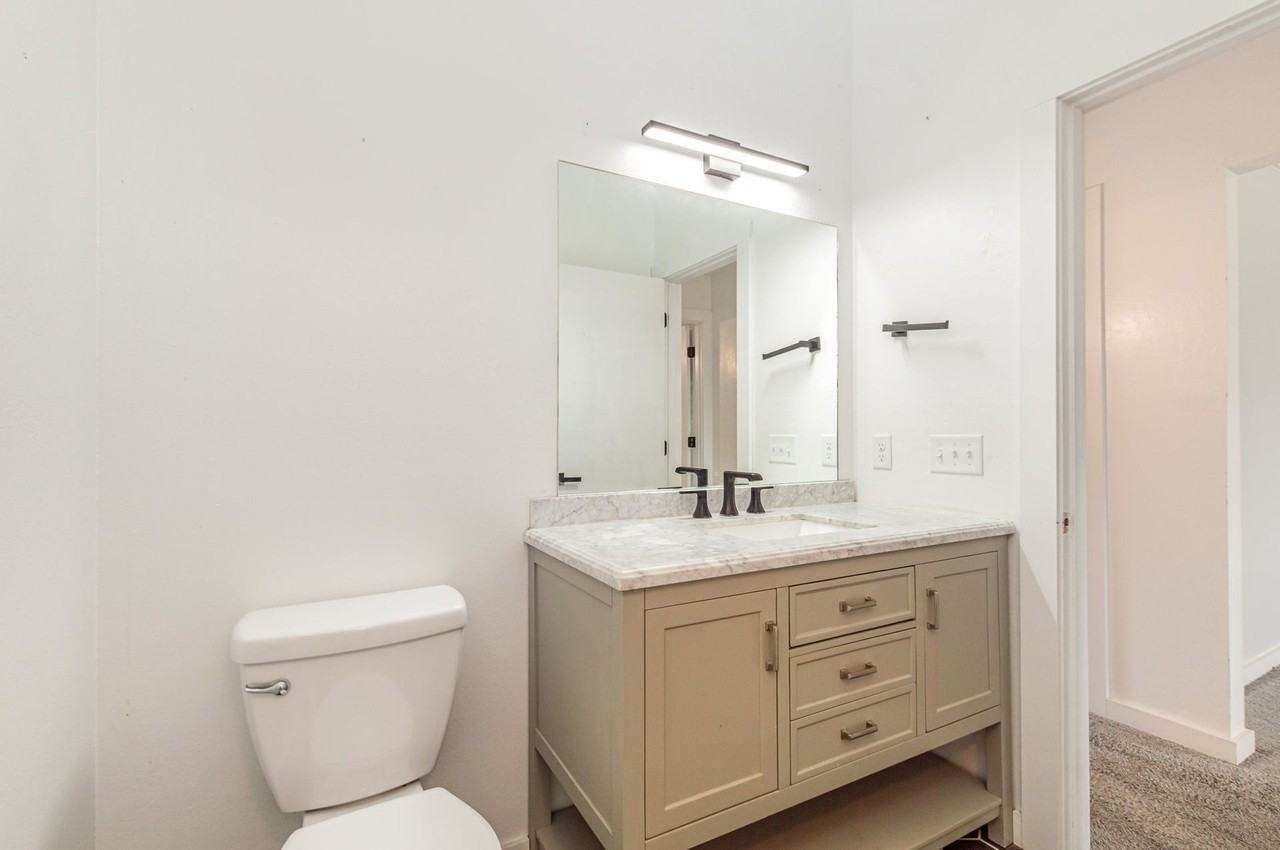 Weiss Street Duplex - Photo 7 of 14
