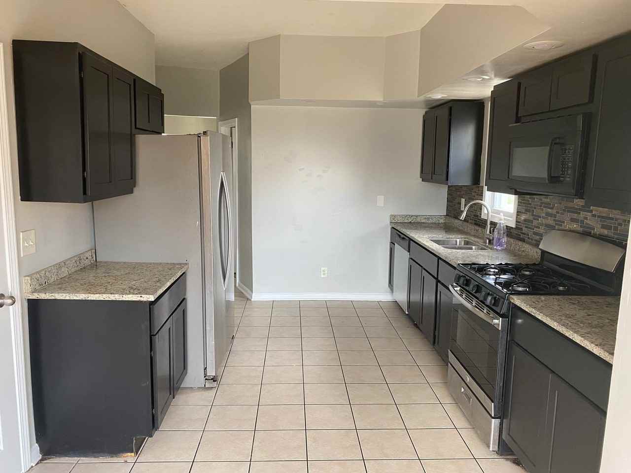 6829 S Aberdeen St - Photo 3 of 22