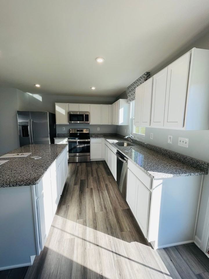2065 Tailor Dr - Photo 7 of 28