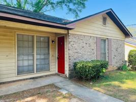 featured image of 104 Peachtree Ct