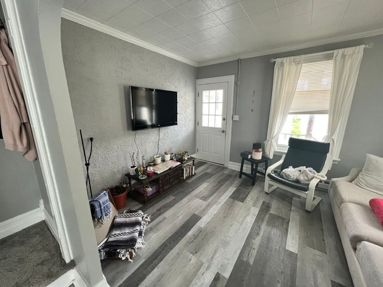 432 Green St - Photo 3 of 19