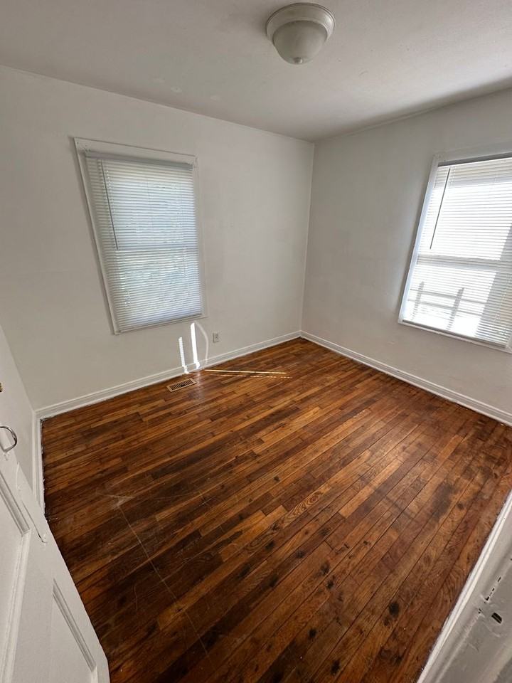 2647 Poplar Ave - Photo 4 of 6