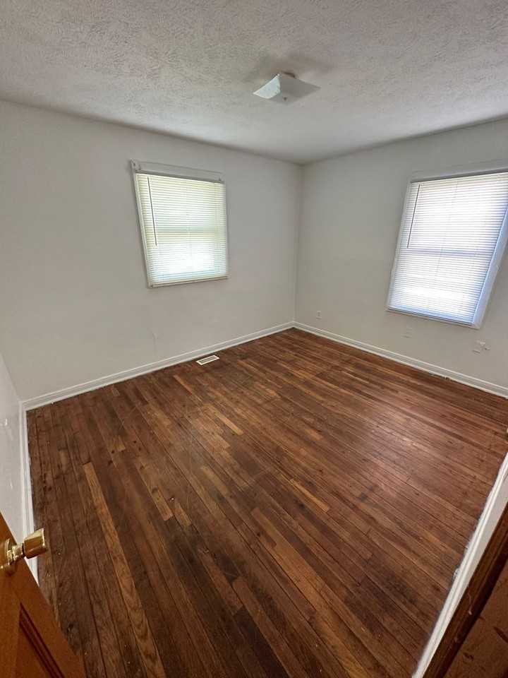 2647 Poplar Ave - Photo 5 of 6