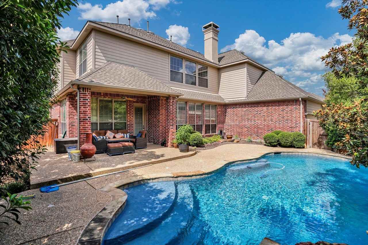 1316 Comal Dr - Photo 2 of 30