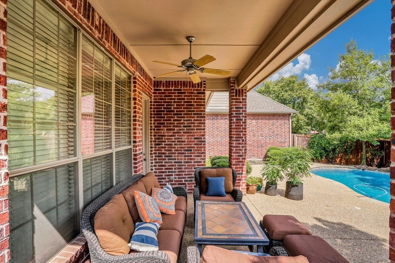 1316 Comal Dr - Photo 3 of 30