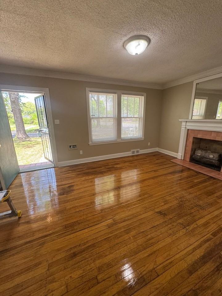 547 E Frank Ave - Photo 2 of 10