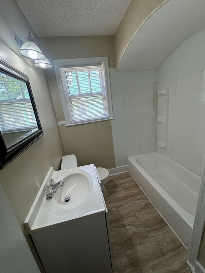 547 E Frank Ave - Photo 3 of 10