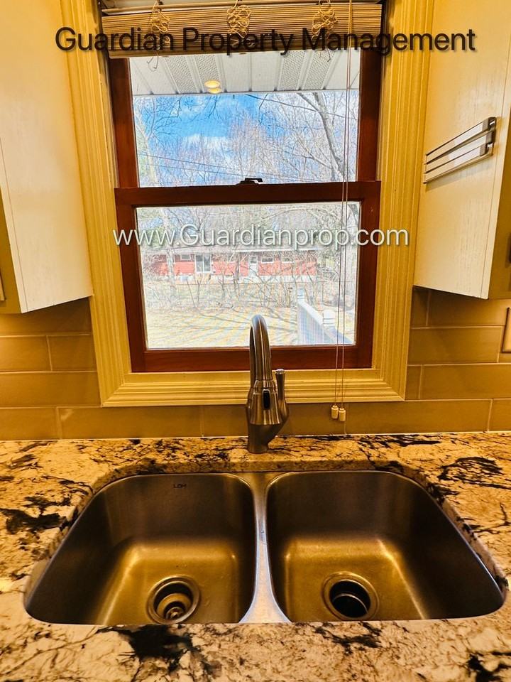 2318 Tower View Cir - Photo 2 of 30