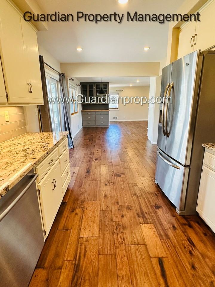 2318 Tower View Cir - Photo 3 of 30