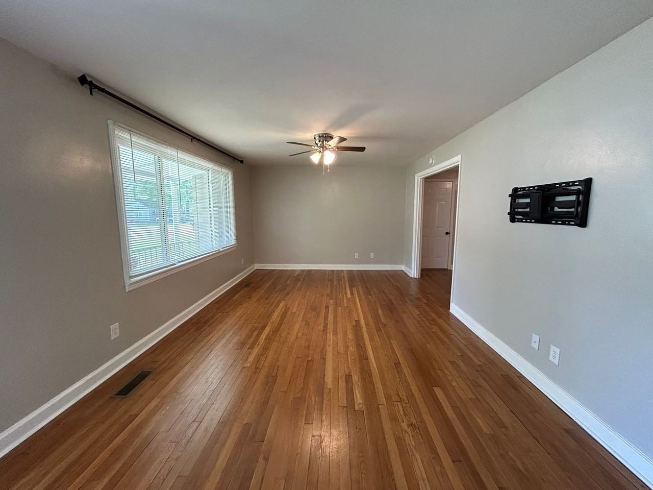611 Woodvale Ave - Photo 2 of 14