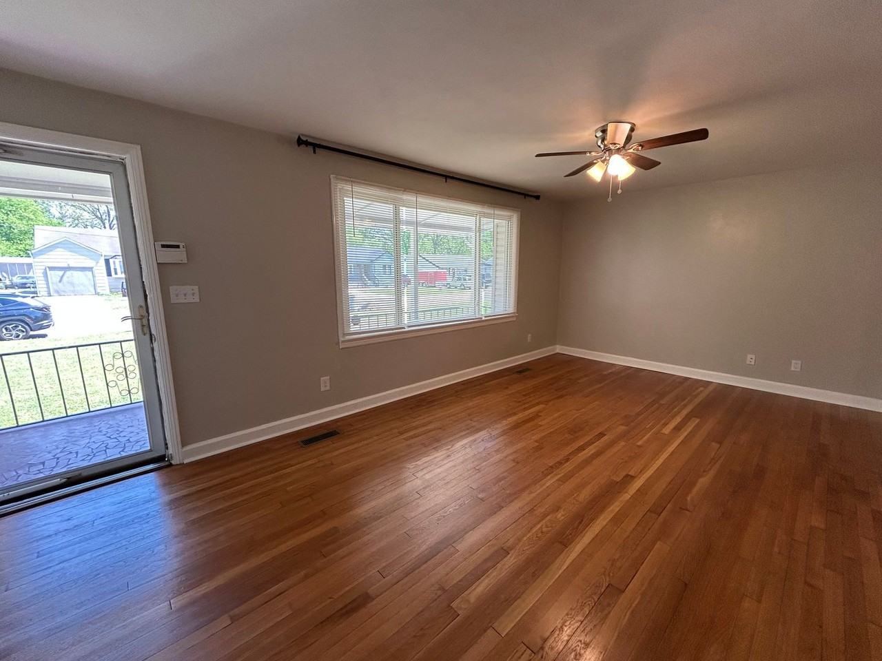 611 Woodvale Ave - Photo 3 of 14