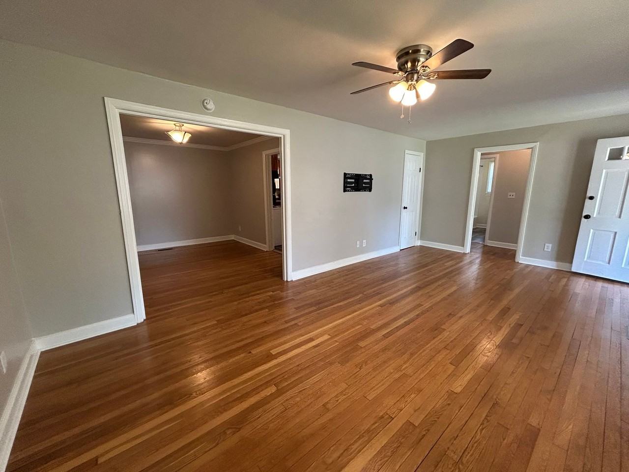 611 Woodvale Ave - Photo 4 of 14