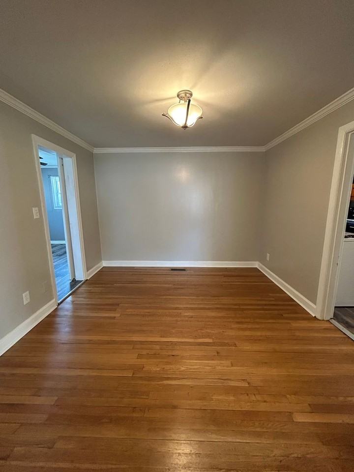 611 Woodvale Ave - Photo 5 of 14