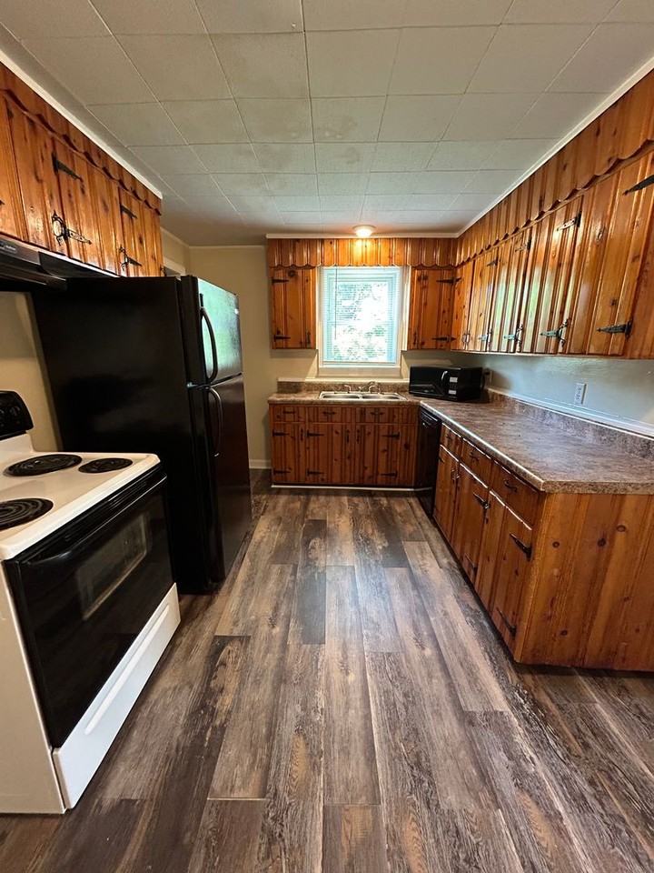 611 Woodvale Ave - Photo 6 of 14