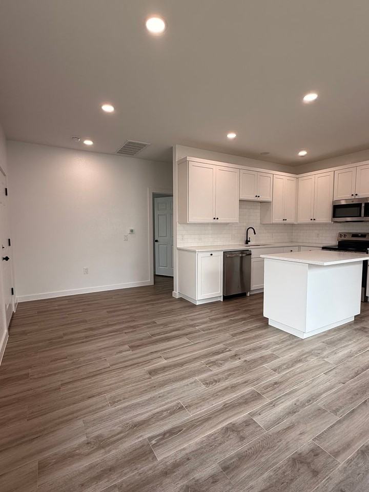 500A Wilkes St - Photo 3 of 12