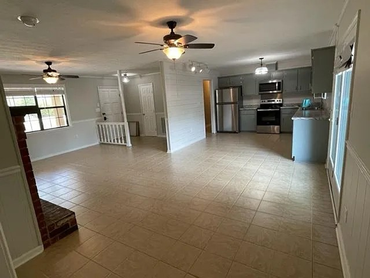 107 Fox St - Photo 4 of 12