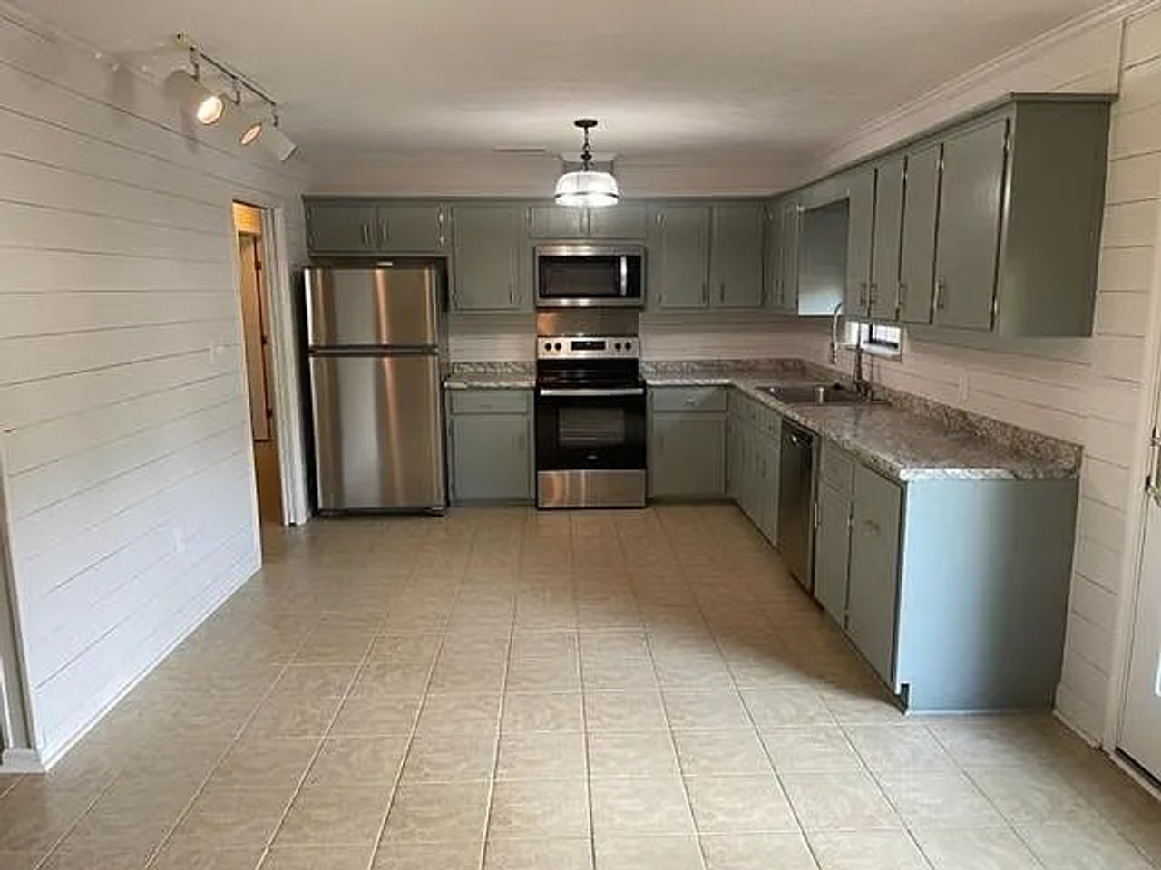 107 Fox St - Photo 2 of 12