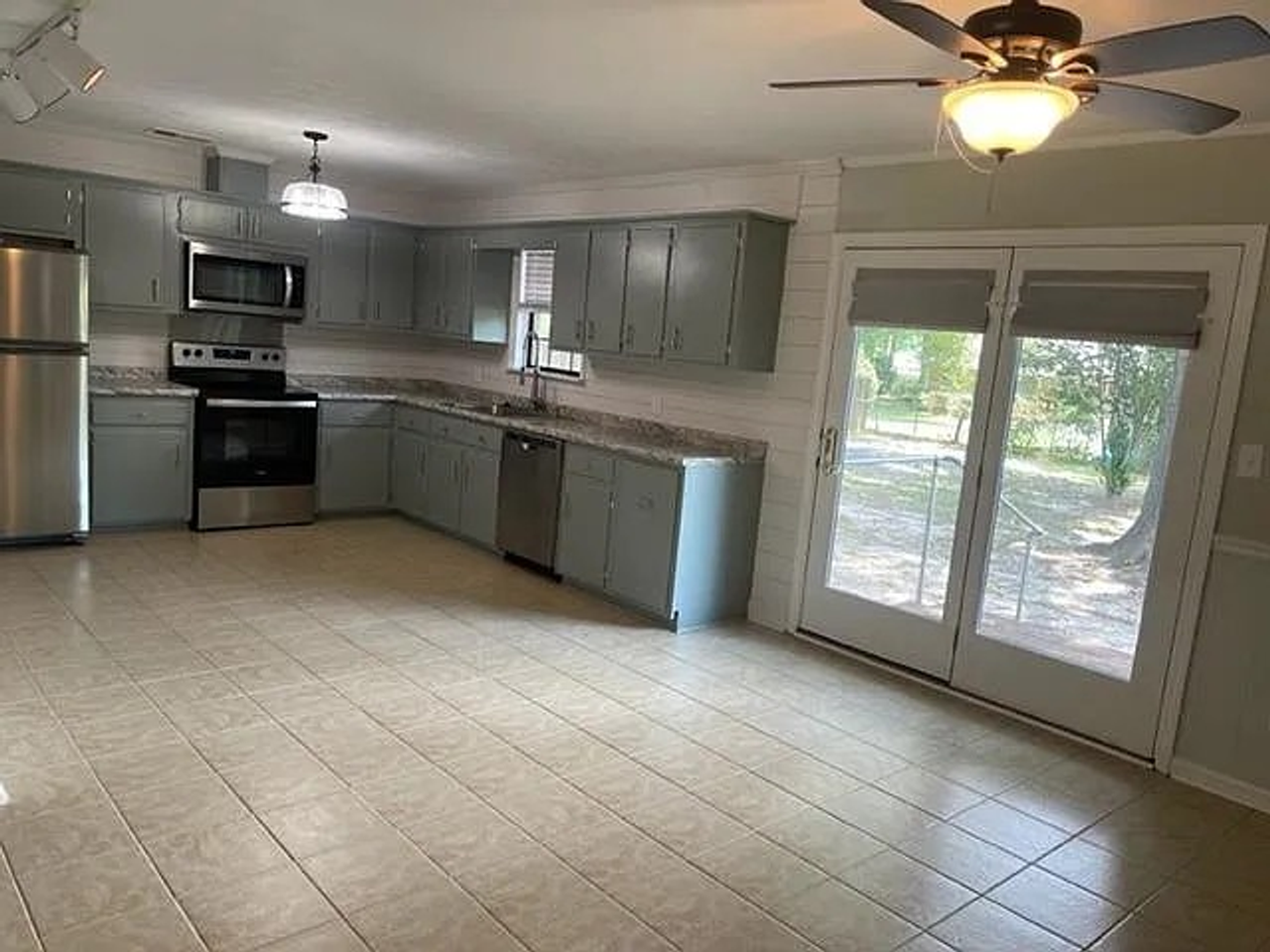 107 Fox St - Photo 5 of 12