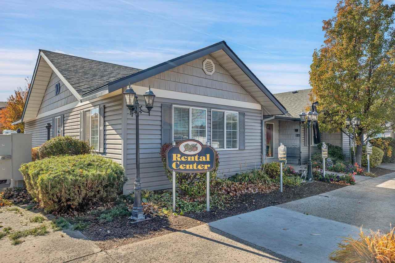 1,2,3-bedroom apartment homes close to everything! - Photo 2 of 26