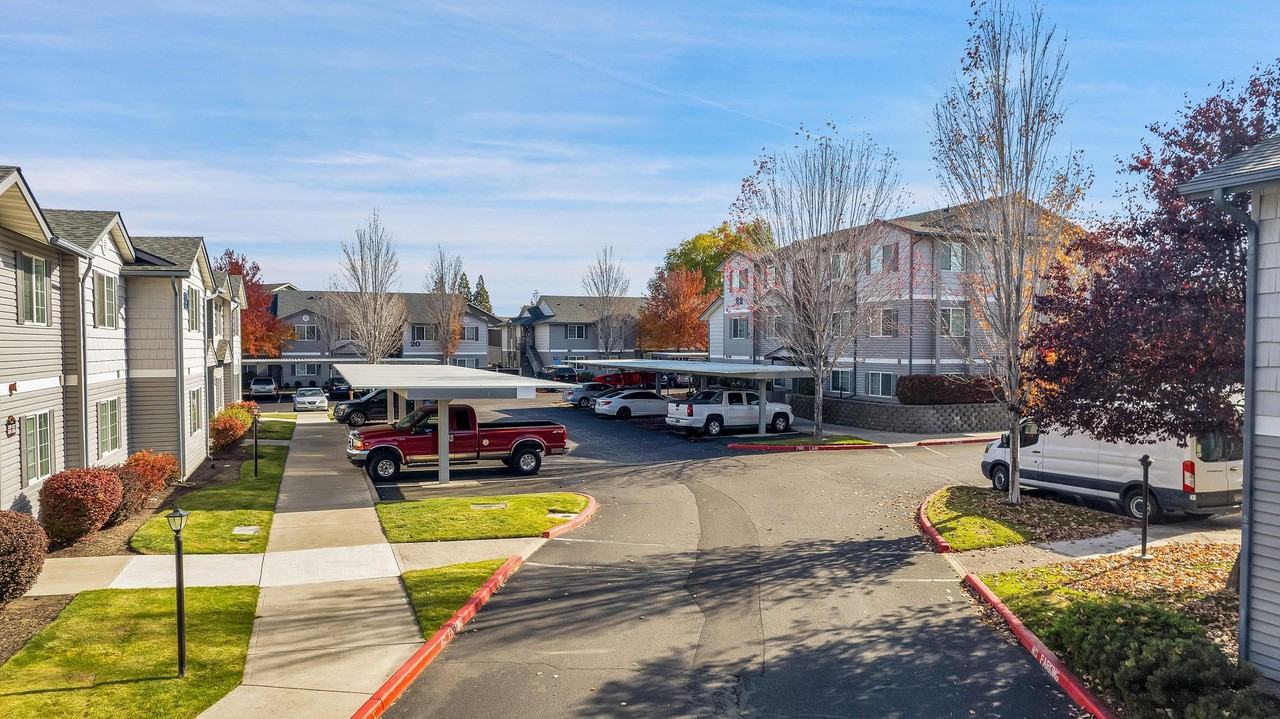 1,2,3-bedroom apartment homes close to everything! - Photo 4 of 26