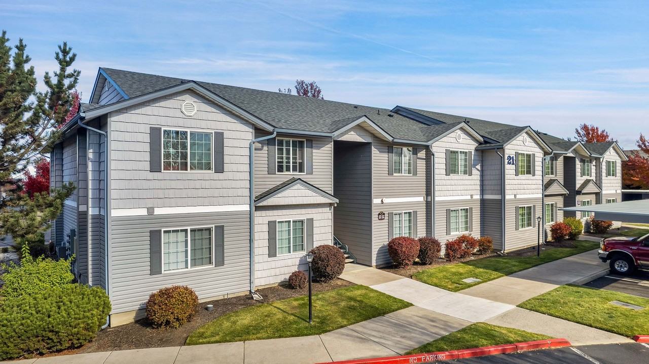 1,2,3-bedroom apartment homes close to everything! - Photo 5 of 26