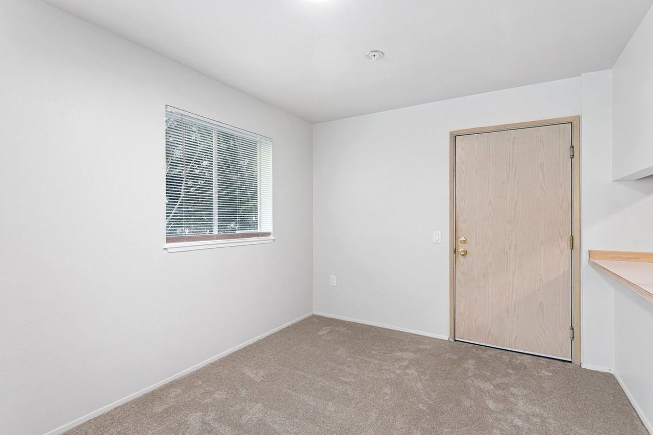 Park Place Apartments - Photo 5 of 20