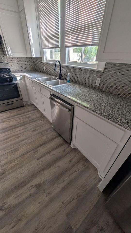 210 Claiborne St - Photo 2 of 7