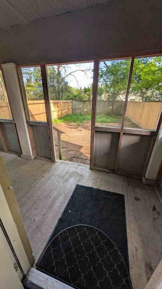 210 Claiborne St - Photo 3 of 7