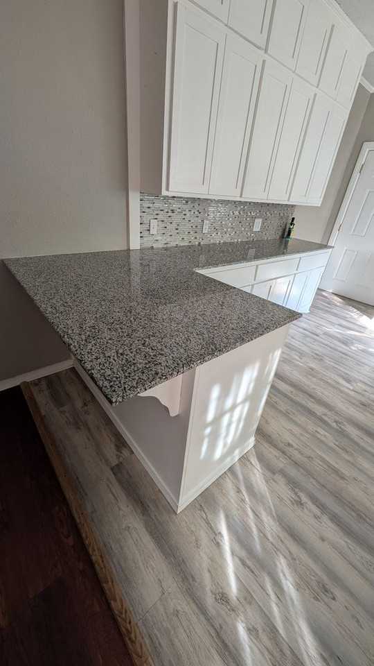 210 Claiborne St - Photo 4 of 7