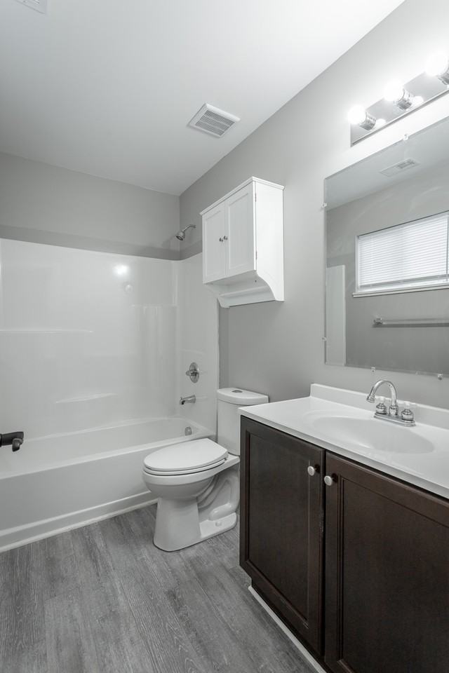 5712 Pearl St #102 - Photo 3 of 8