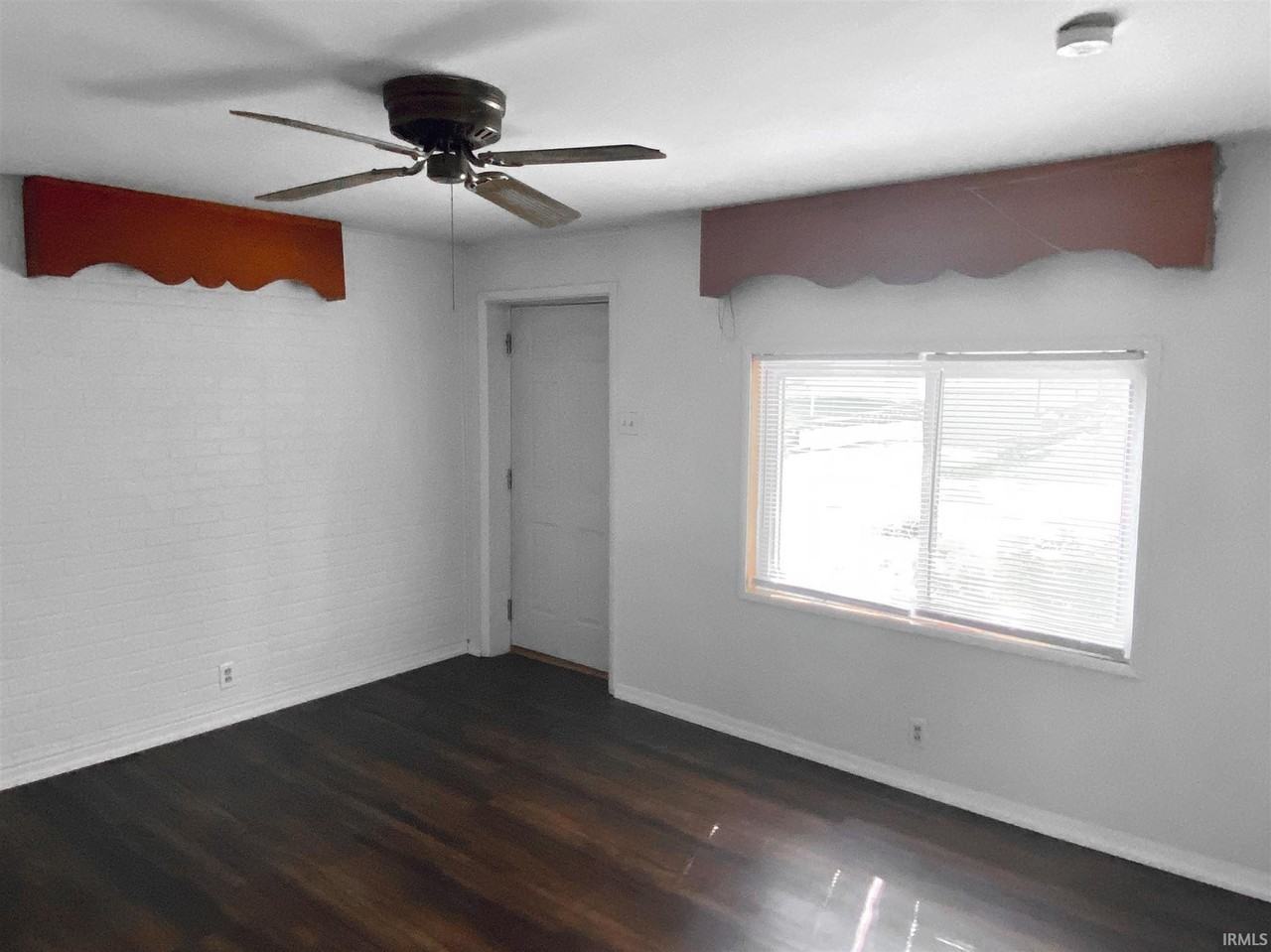 128 North Clark Street - Photo 2 of 15