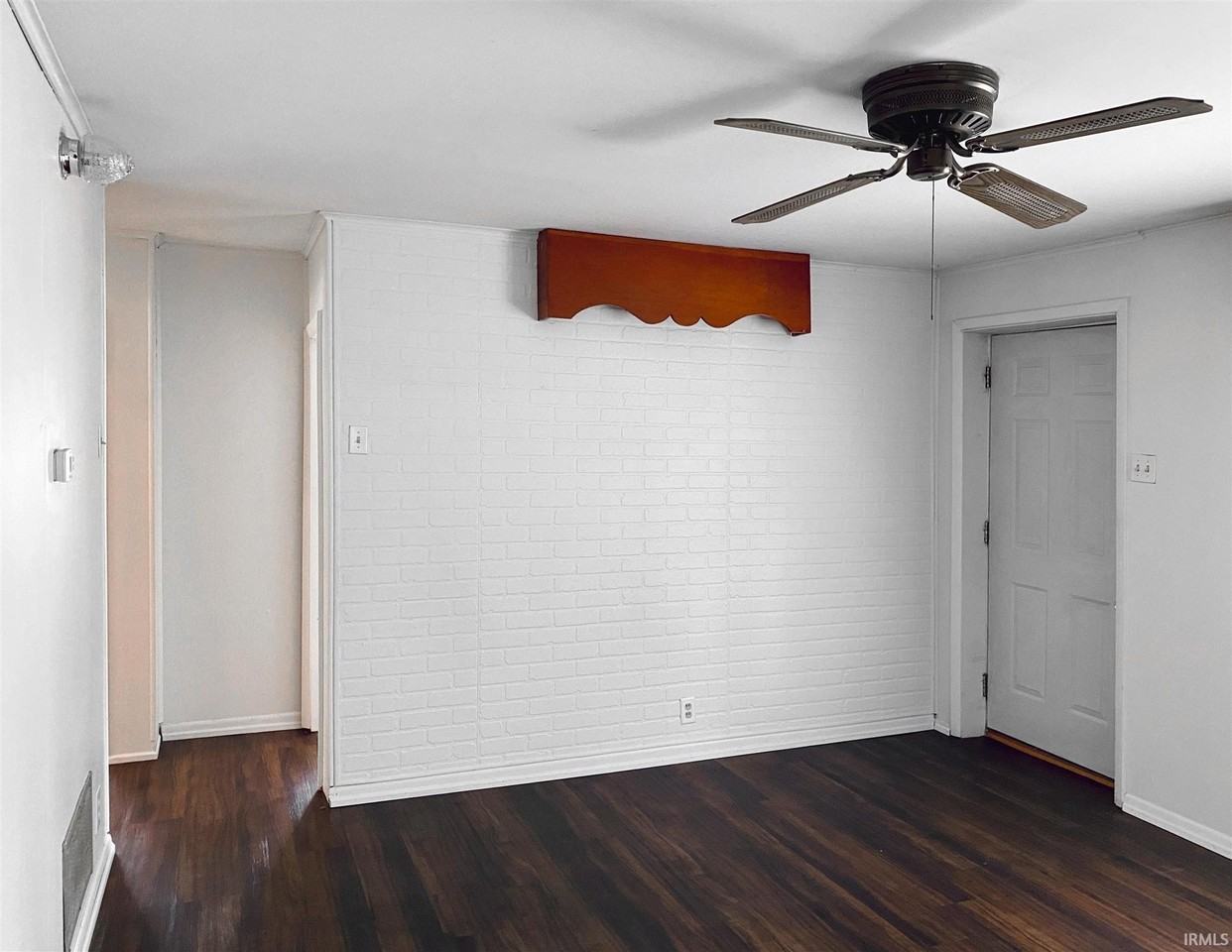 128 North Clark Street - Photo 3 of 15