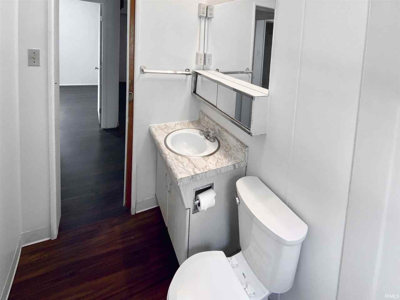 128 North Clark Street - Photo 5 of 15