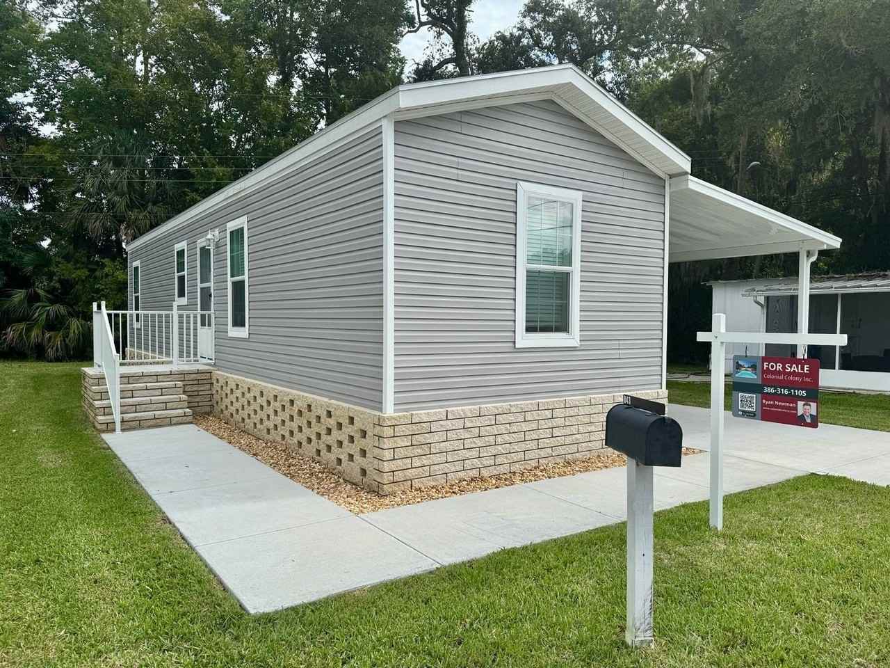 843 East Colonial Circle - Photo 2 of 25