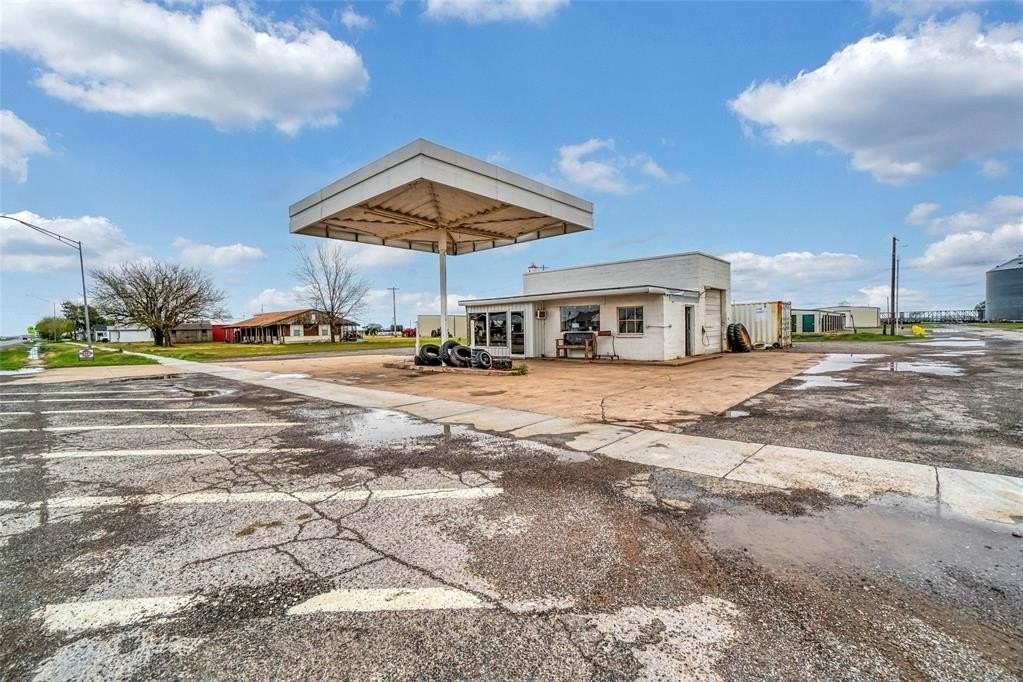 200 E 2nd St - Photo 4 of 25