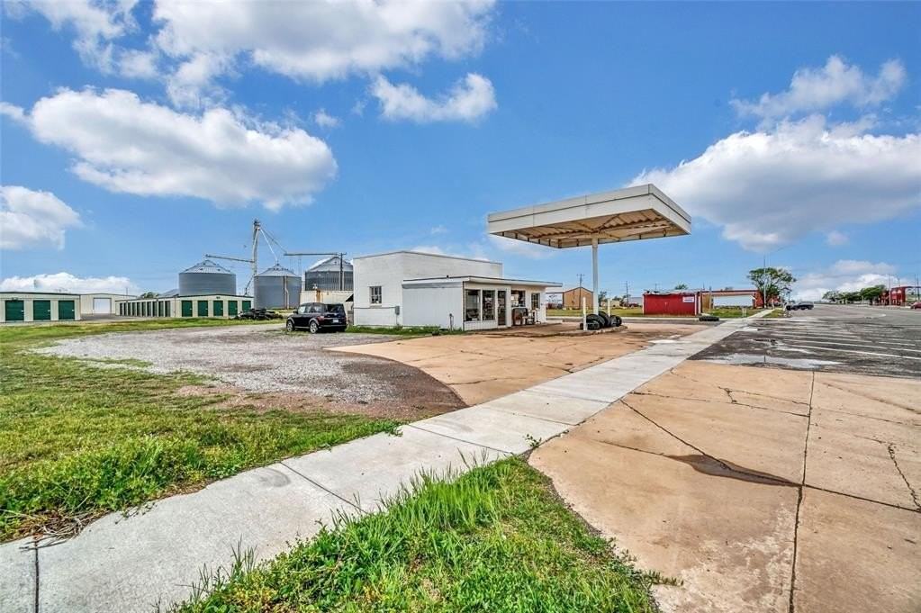 200 E 2nd St - Photo 5 of 25