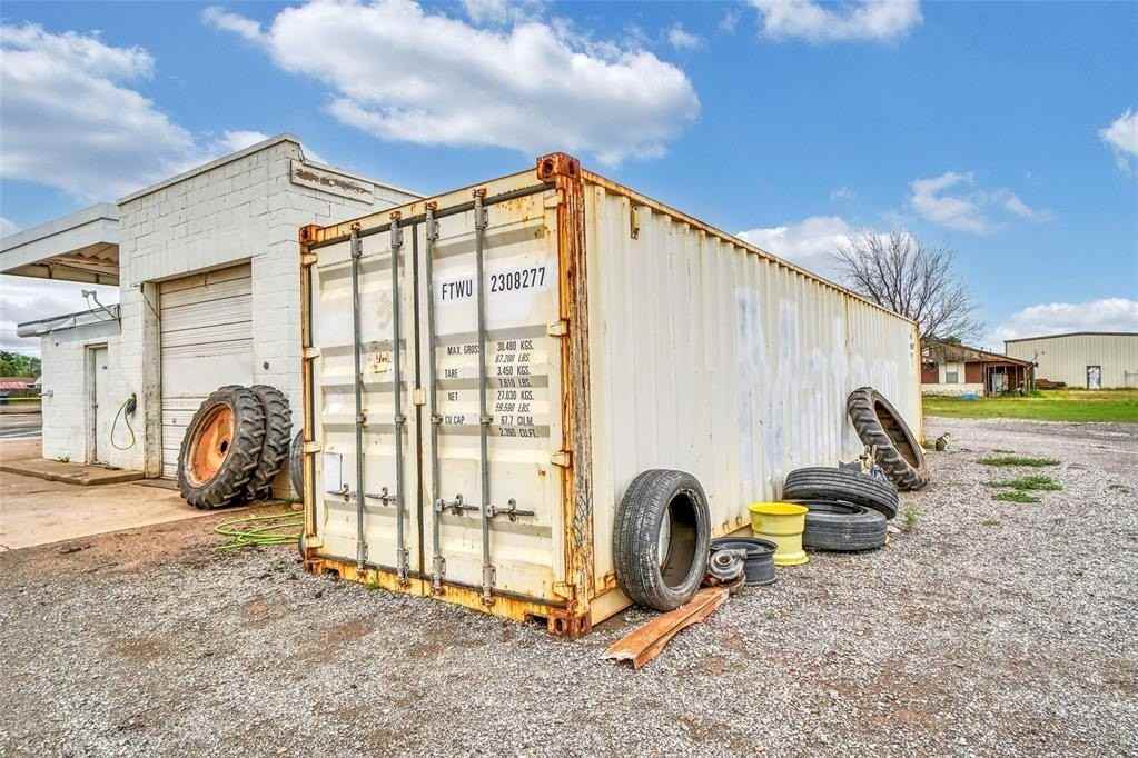 200 E 2nd St - Photo 6 of 25