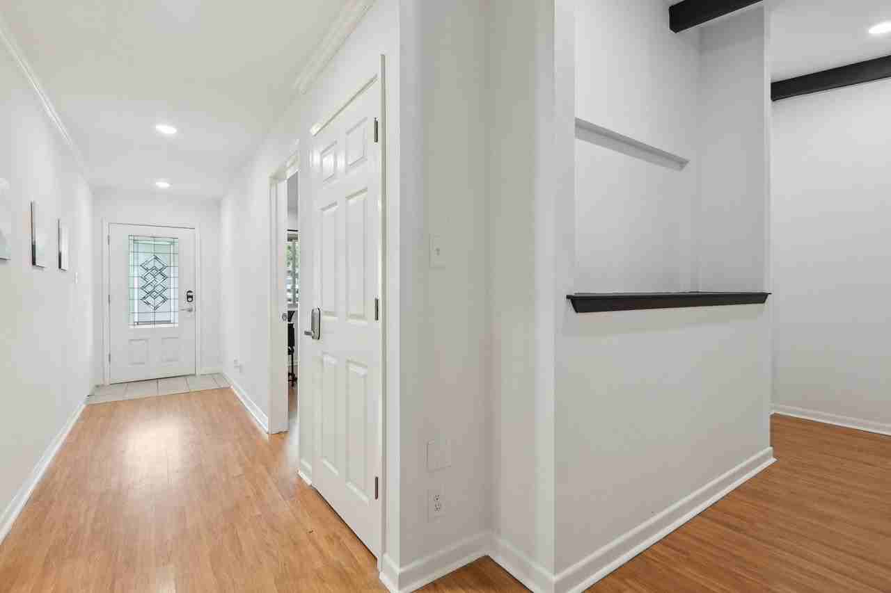 Pointer Ln - Photo 3 of 11