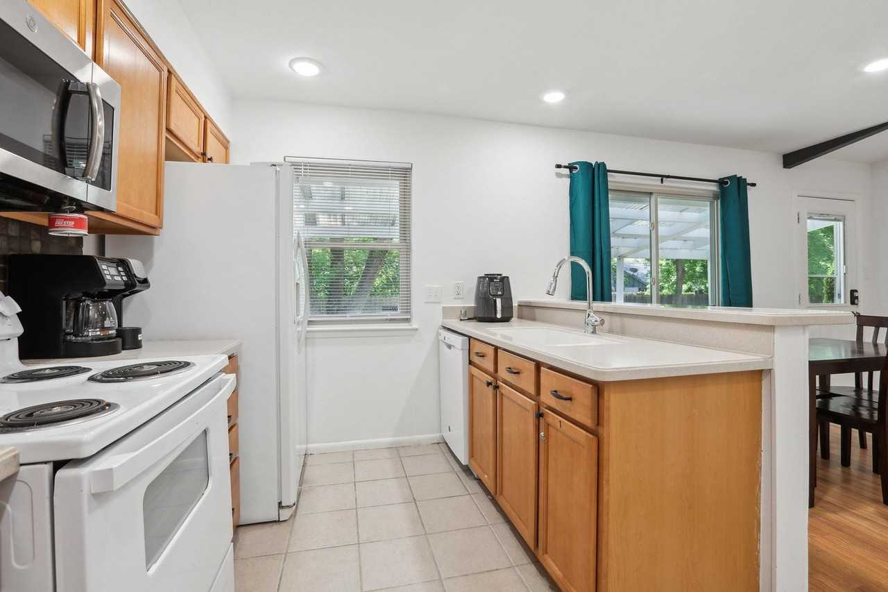 Pointer Ln - Photo 7 of 11