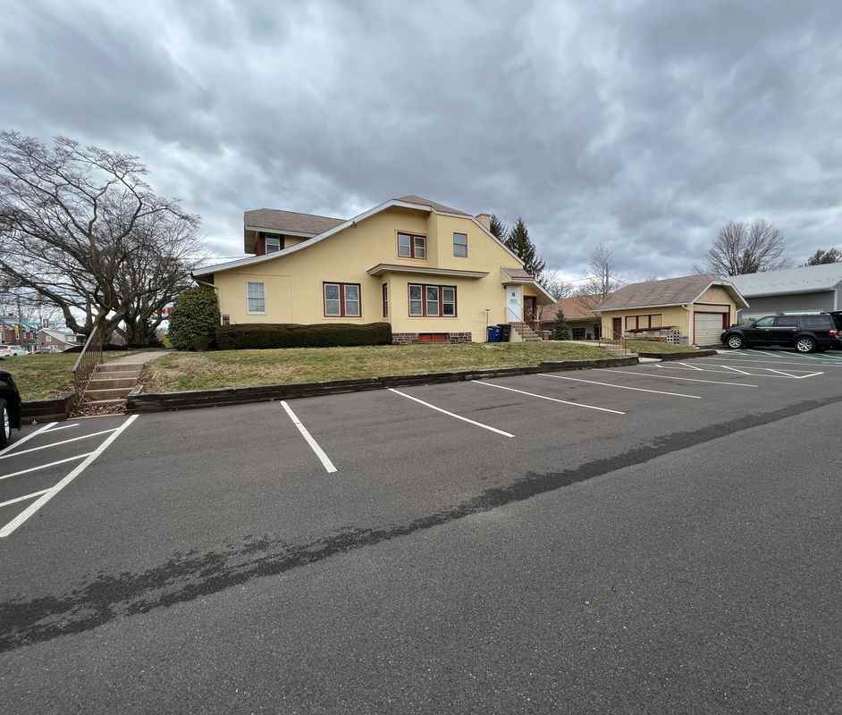 1411 Welsh Road - Photo 3 of 10