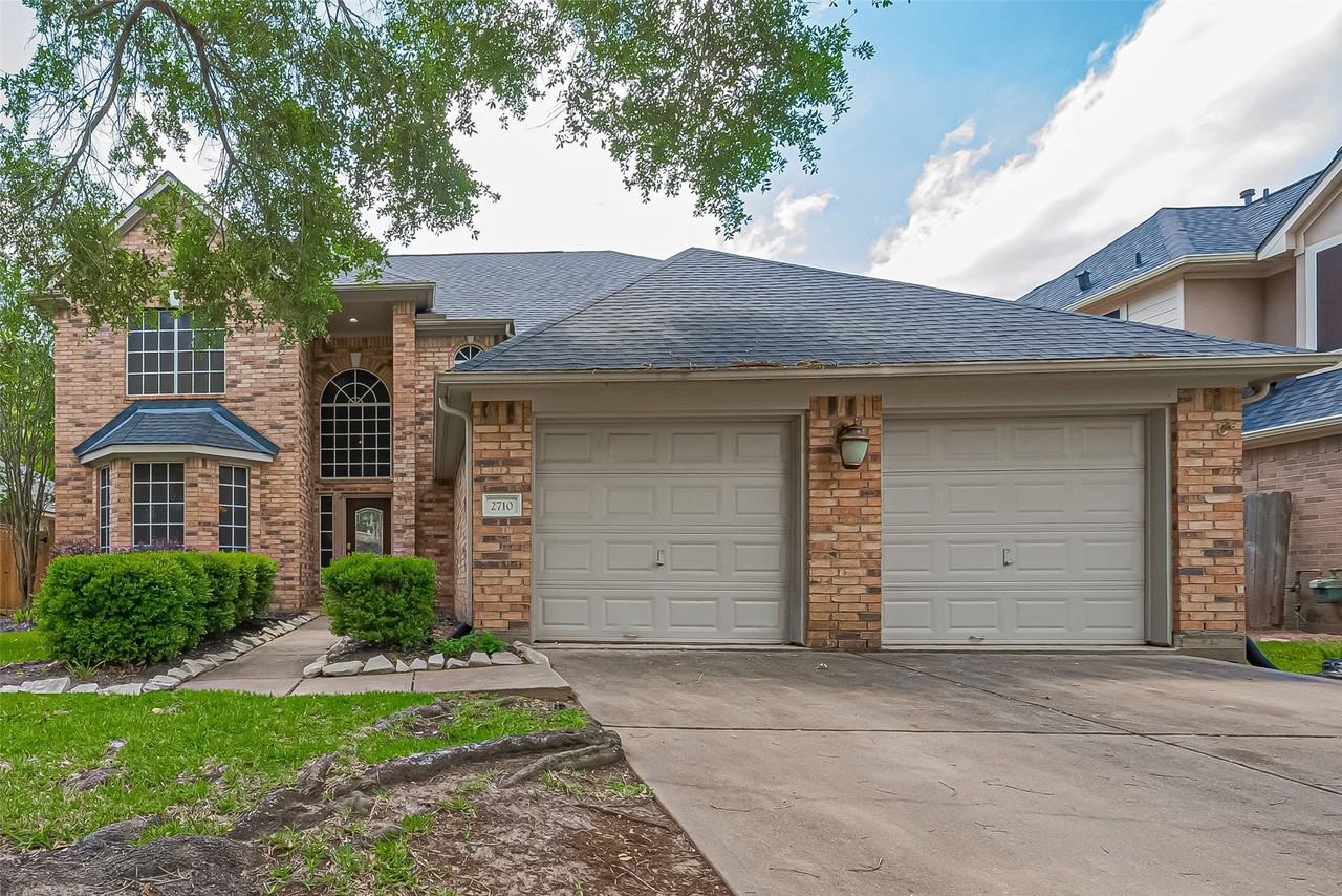 2710 Five Oaks Dr - Photo 2 of 41