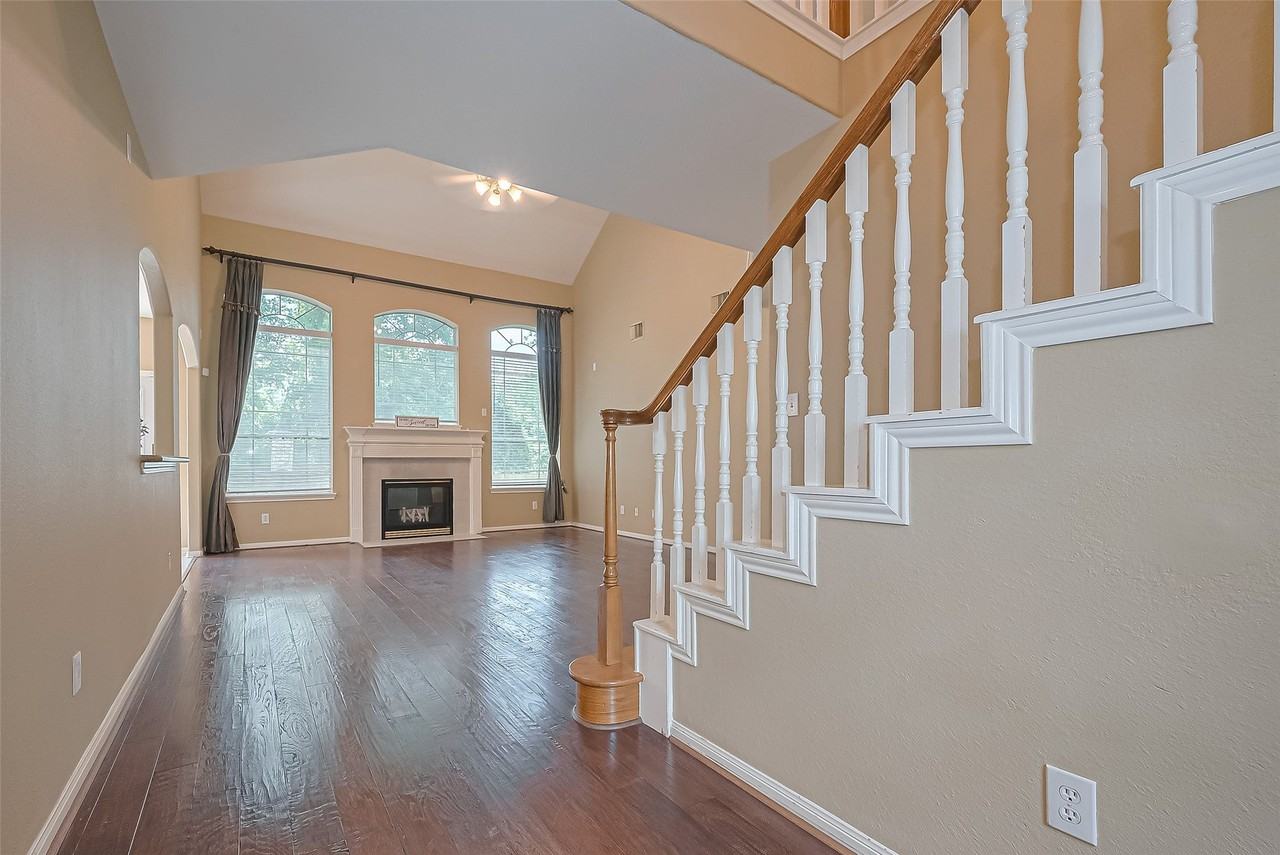 2710 Five Oaks Dr - Photo 5 of 41