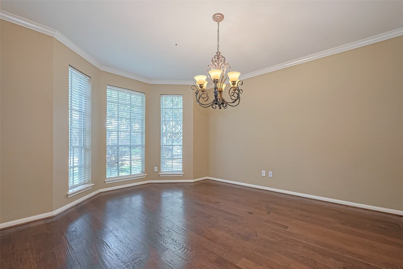 2710 Five Oaks Dr - Photo 6 of 41