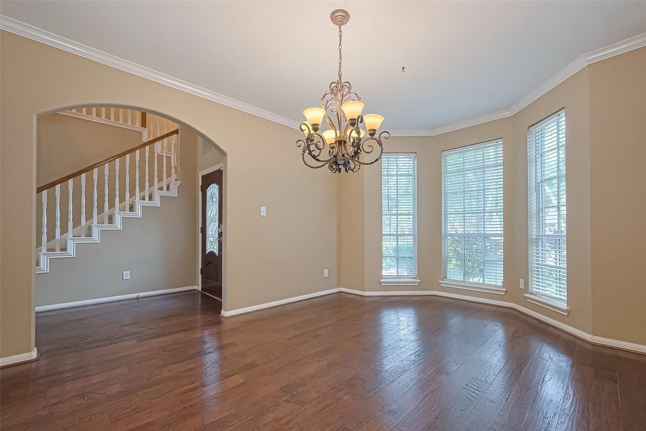 2710 Five Oaks Dr - Photo 7 of 41