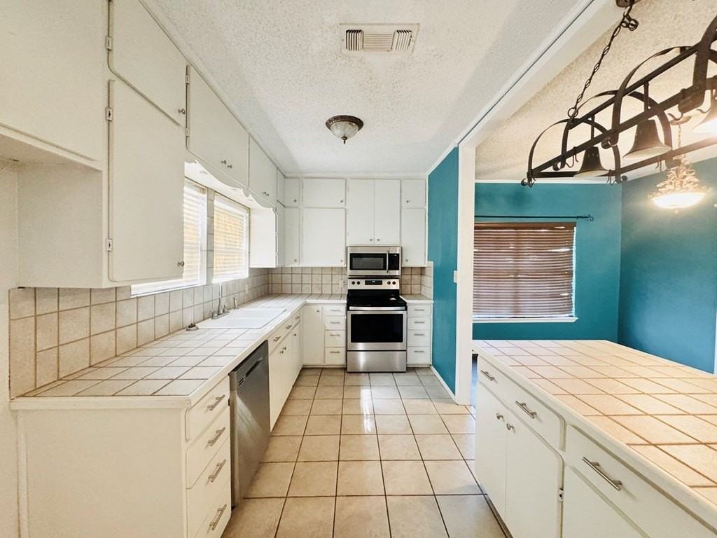 1314 S Jackson St - Photo 6 of 15