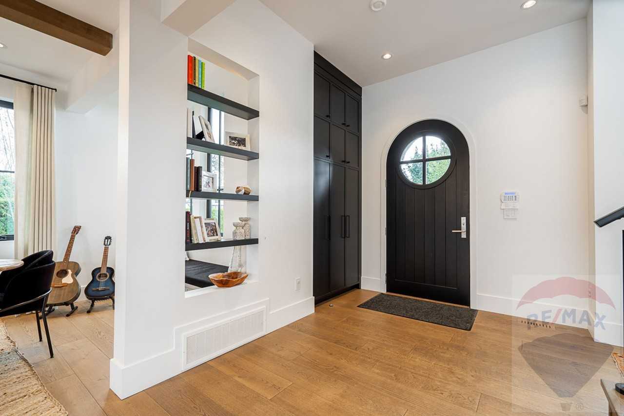 4643 Midlawn Drive - Photo 3 of 38