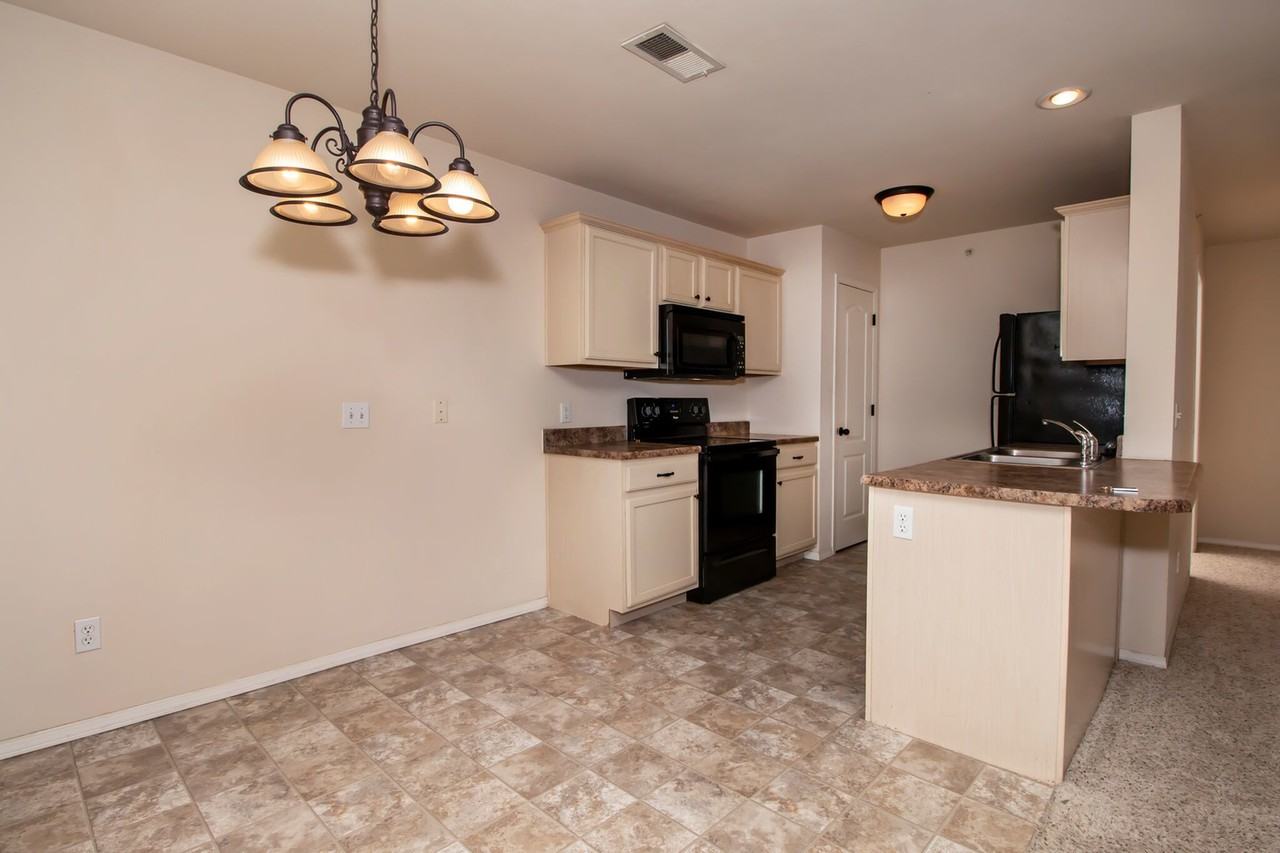 Town & Country Apartments - Photo 3 of 35