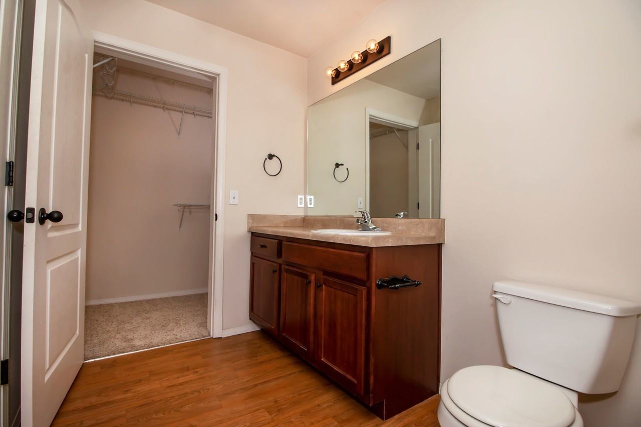 Town & Country Apartments - Photo 7 of 35