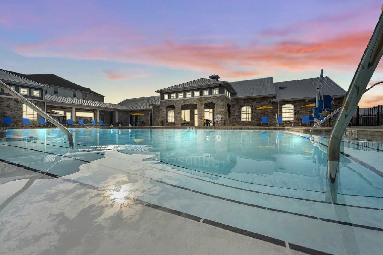 Retreat at 42nd - Photo 3 of 17